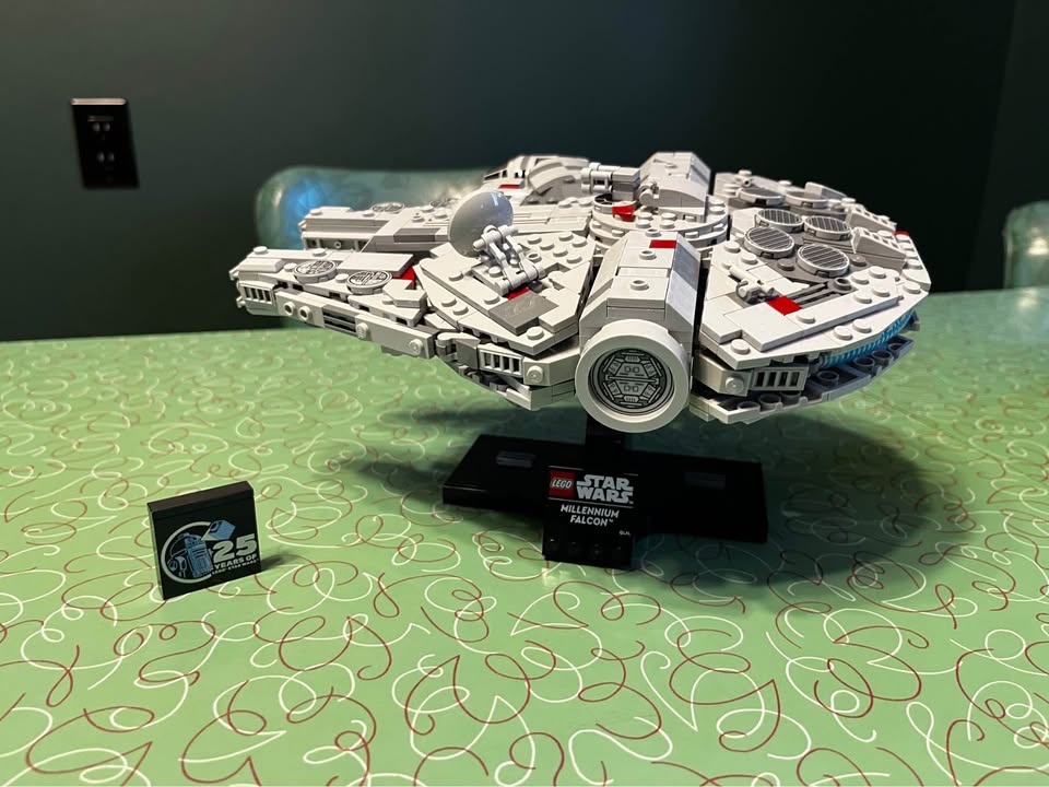 Lego Millenium Falcon 75375 - photo 2