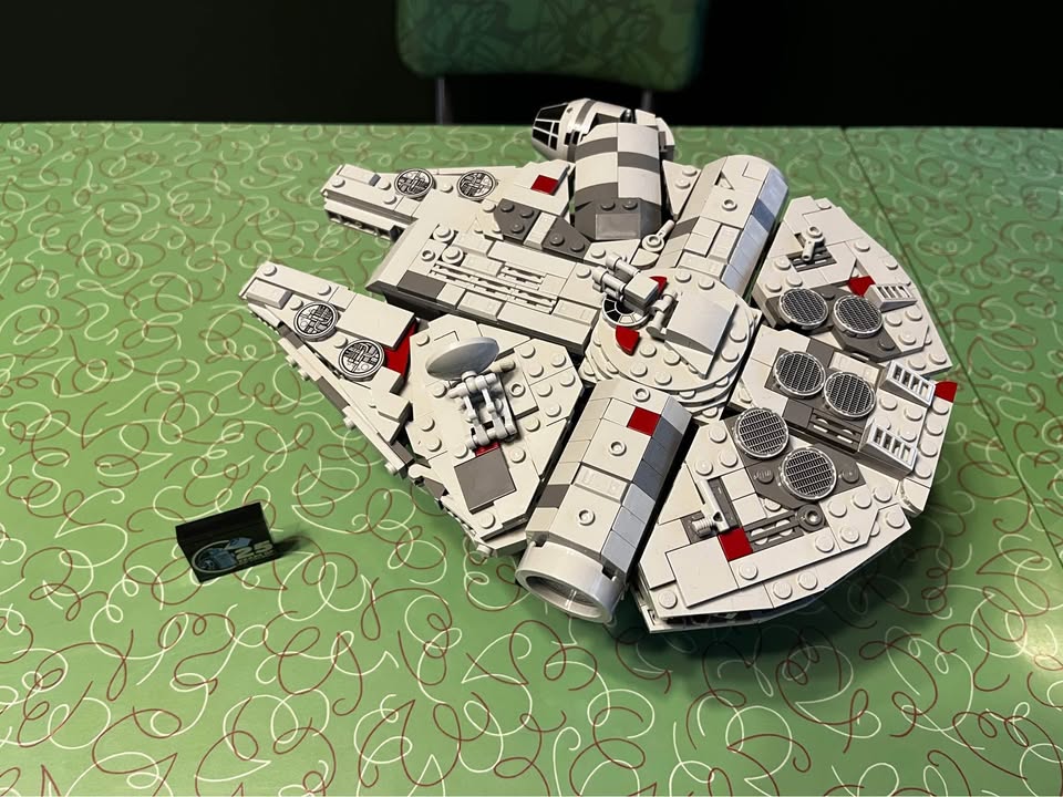 Lego Millenium Falcon 75375 - photo 3