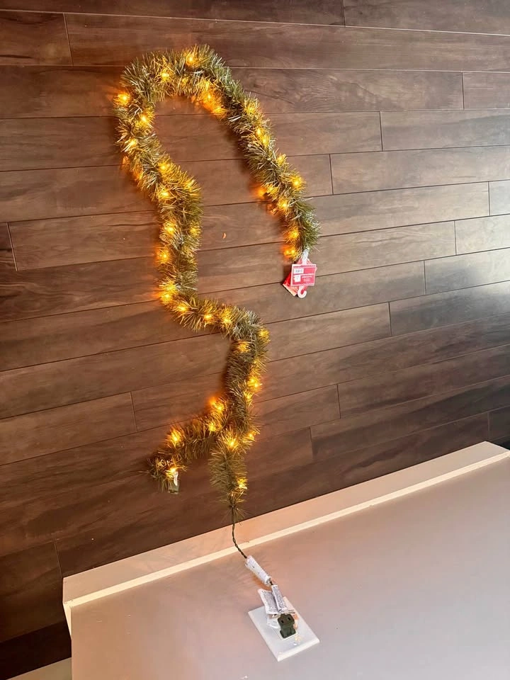 Ashland 12 ft Pre-Lit Garlands - New