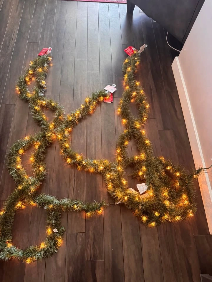 Ashland 12 ft Pre-Lit Garlands - New - photo 3