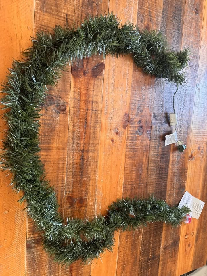 Ashland 12 ft Pre-Lit Garlands - New - photo 4