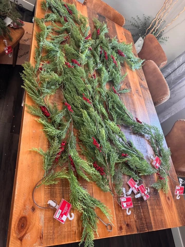 Ashland Cedar & Red Berry Garlands 6 ft - Multiple Available - photo 4