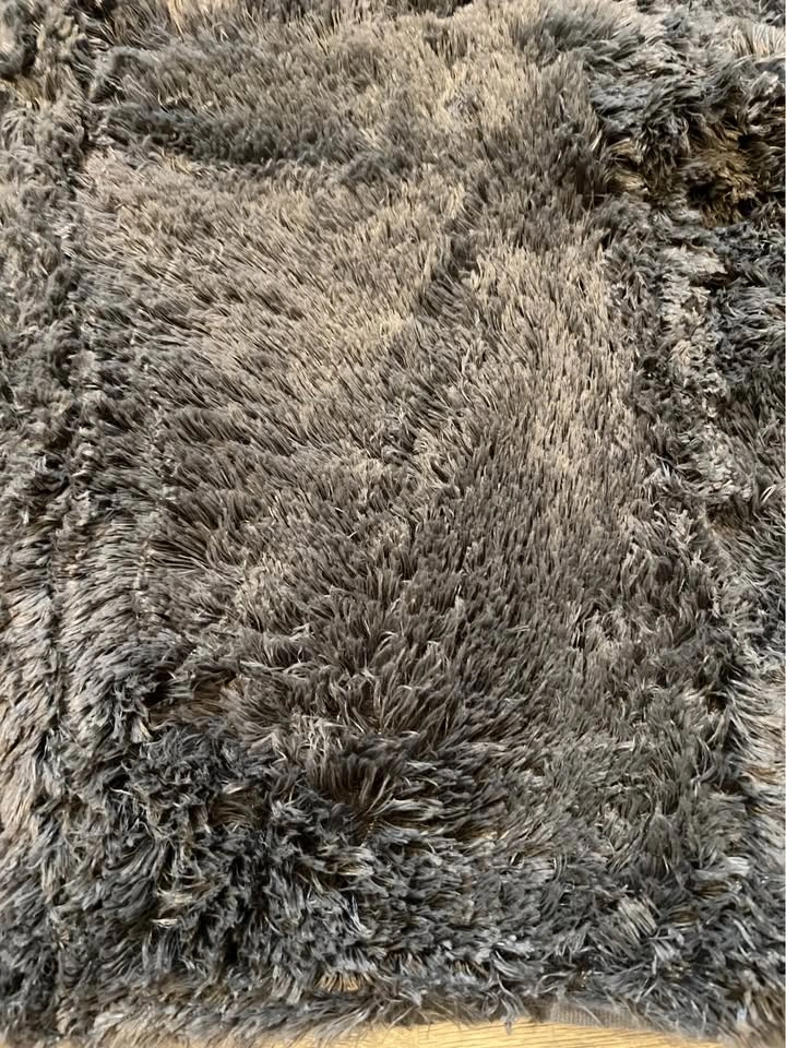 NEW Area Rug - 4ft x 5ft 8" - photo 2