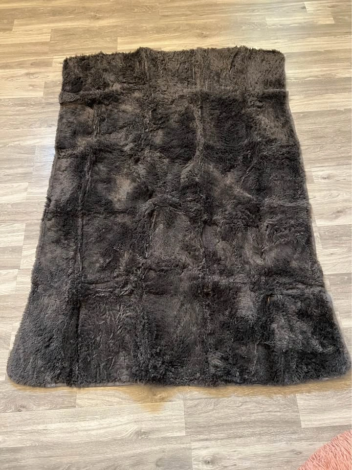 NEW Area Rug - 4ft x 5ft 8" - photo 4
