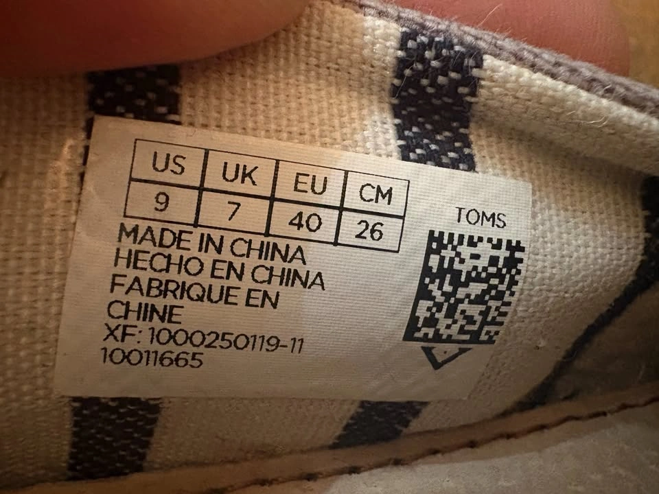 Like New Classic TOMS Slip Ons - Size 9 US - photo 3