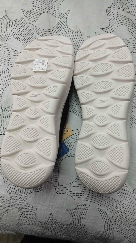 Brand new Skechers slip-ins Black - photo 4