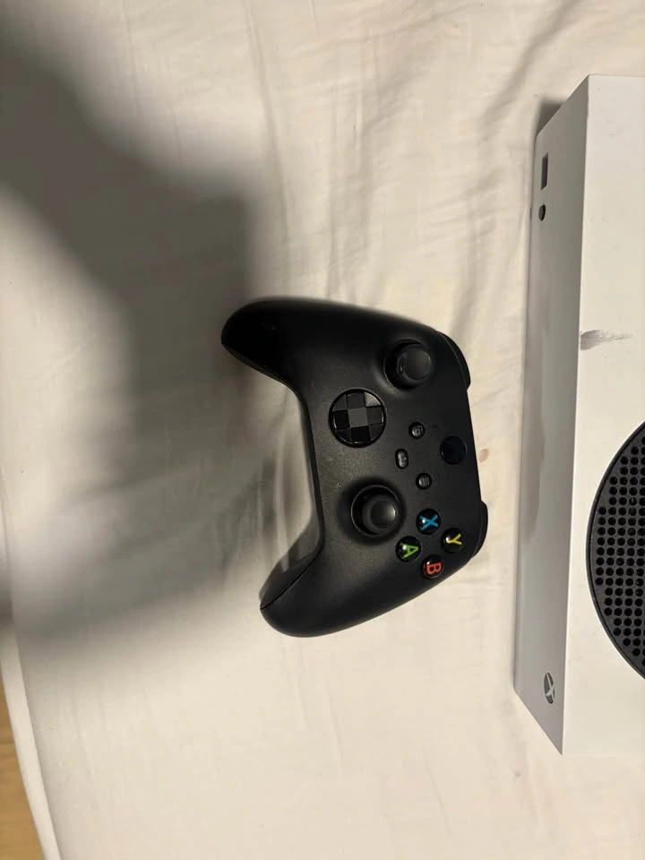 Xbox Series S with Controller - photo 2