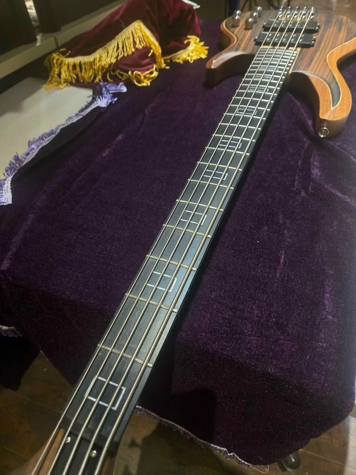 New Premium 5 String Bass Guitar Neck-Thru - Ultra High Quality - photo 4