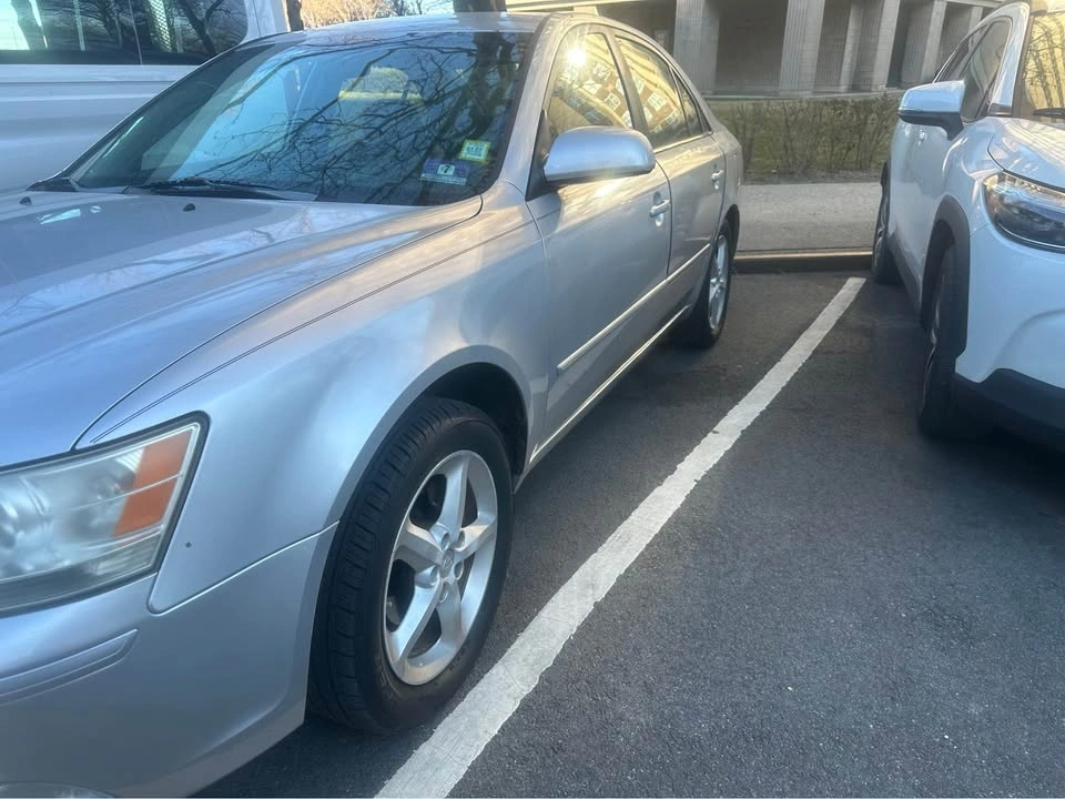 2009 Hyundai Sonata GLS Sedan 4D - photo 2