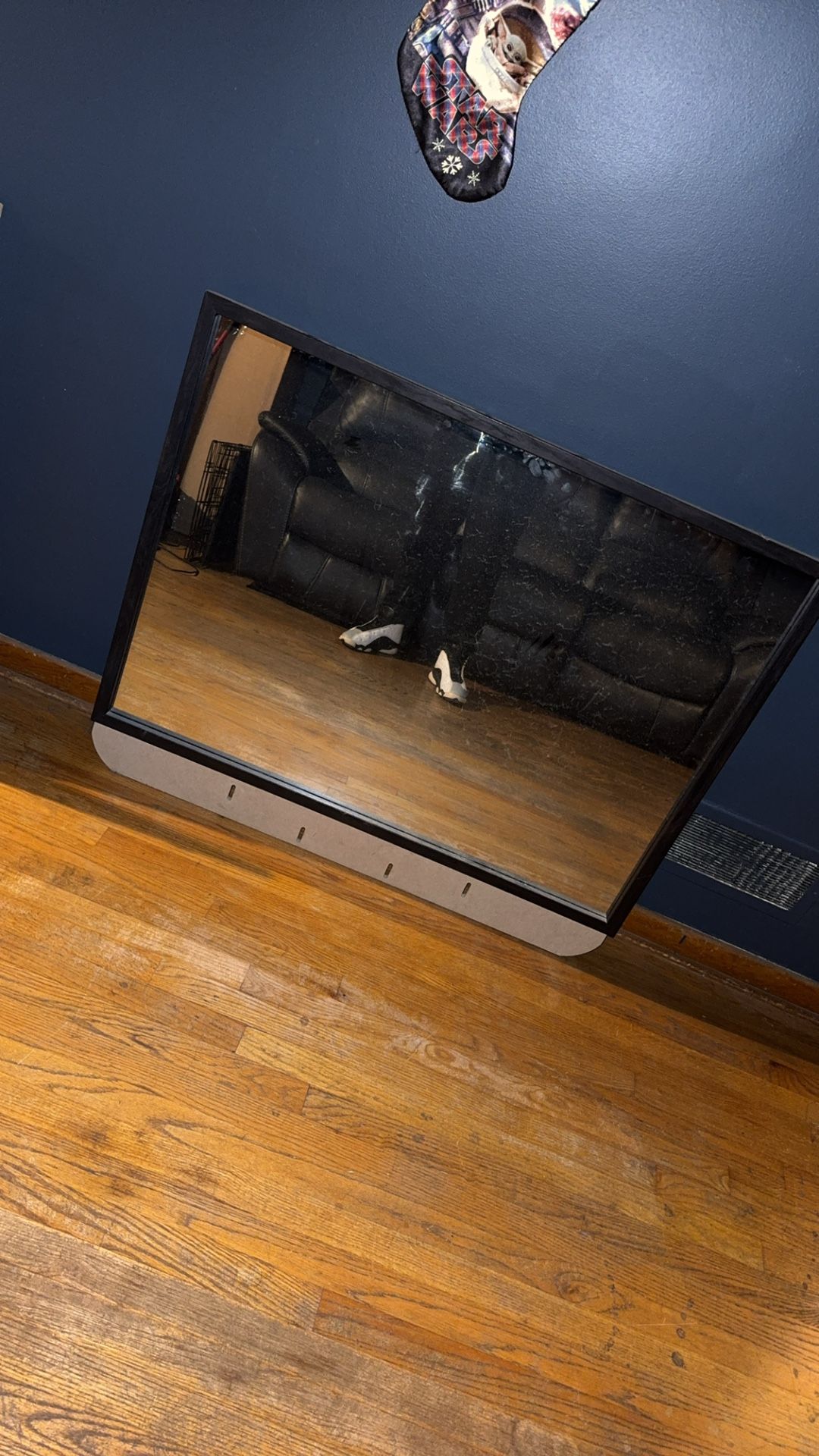 Dresser With Mirror Attachment - photo 2