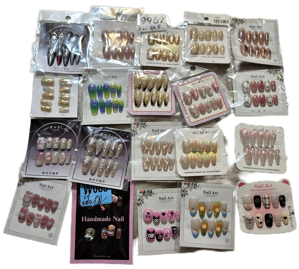 Mixed bag 16 small press on nails