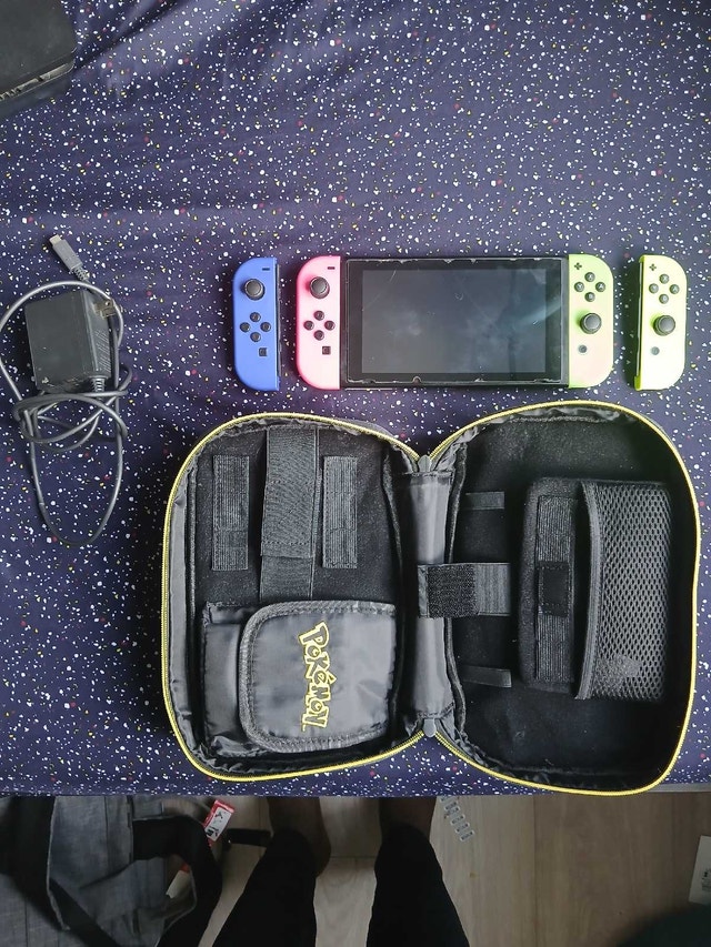 Nintendo Switch + 128GB SD Card + 3 Pairs of Joy-Cons - photo 5
