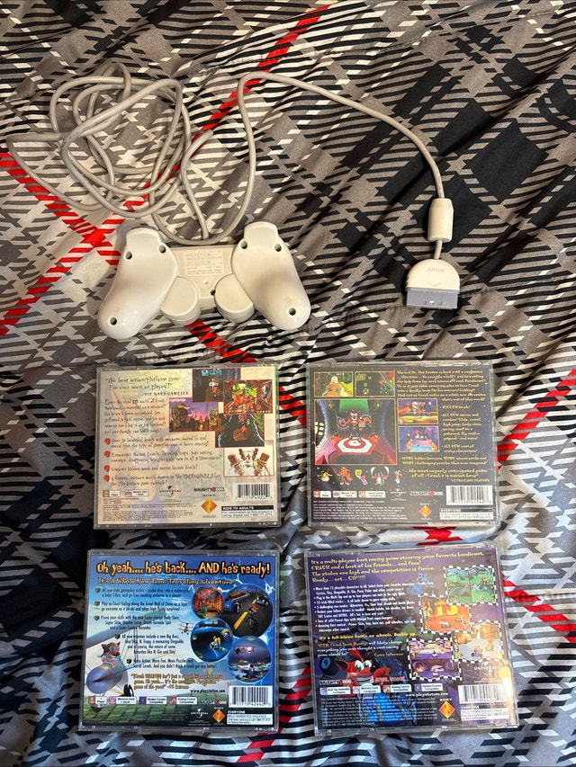 Lot Of 4 PS1 Games Crash 1, 2, 3, Team Racing, & PS1 Controller - photo 2