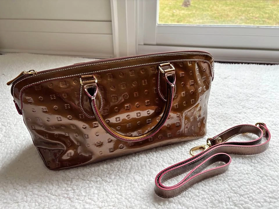 Arcadia Made in Italy Vintage Bronze Patent Leather Embossed Eas
