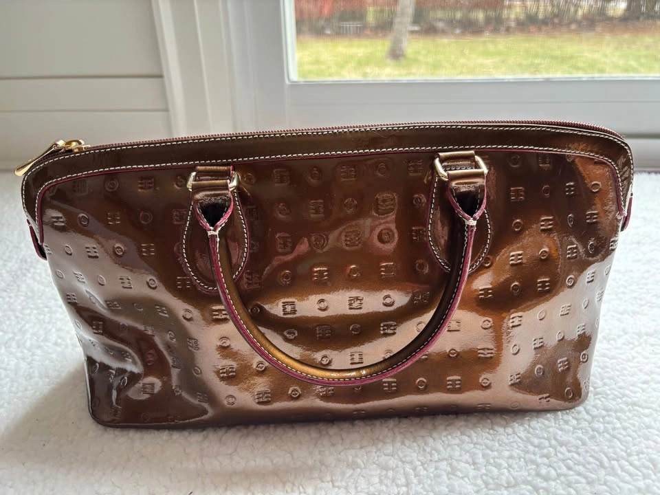 Arcadia Made in Italy Vintage Bronze Patent Leather Embossed Eas - photo 2