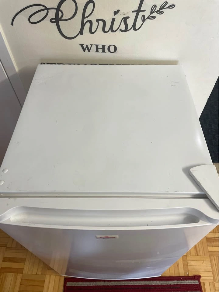 Small Freezer, not a refrigerator - photo 2