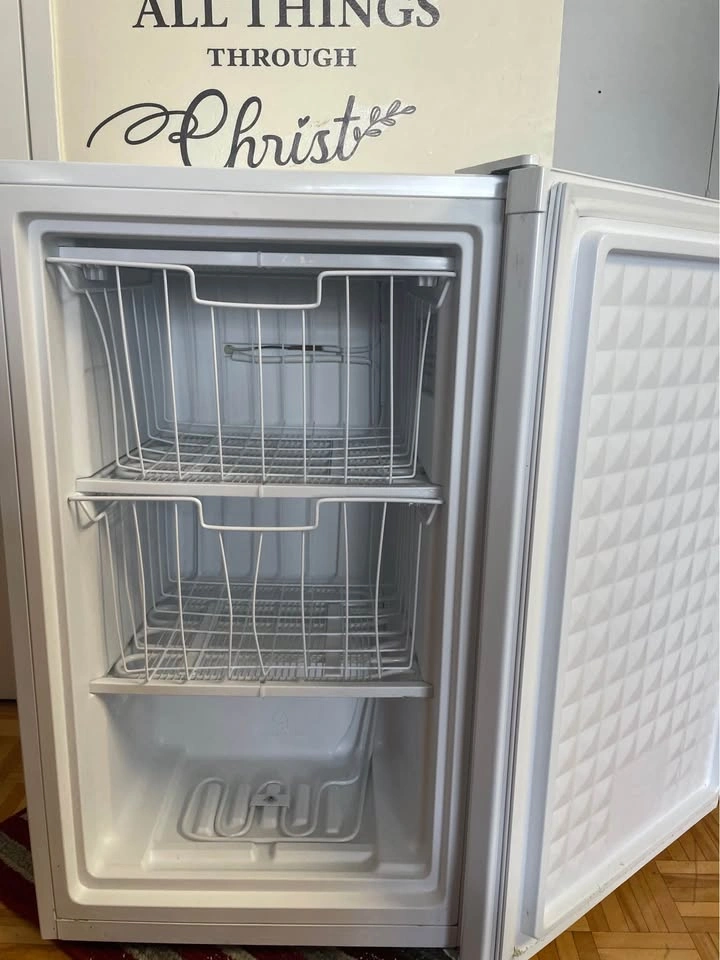 Small Freezer, not a refrigerator - photo 3