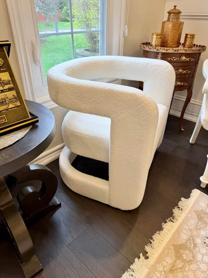 New Arrival! Set of 2 New White Boucle Accent Chairs - photo 2