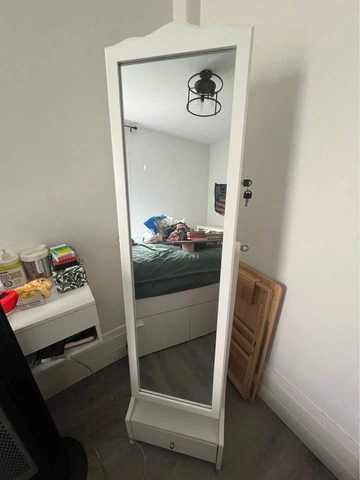 HOMCOM Standing Jewelry Case Mirror with Lock and Key - WHITE - photo 3