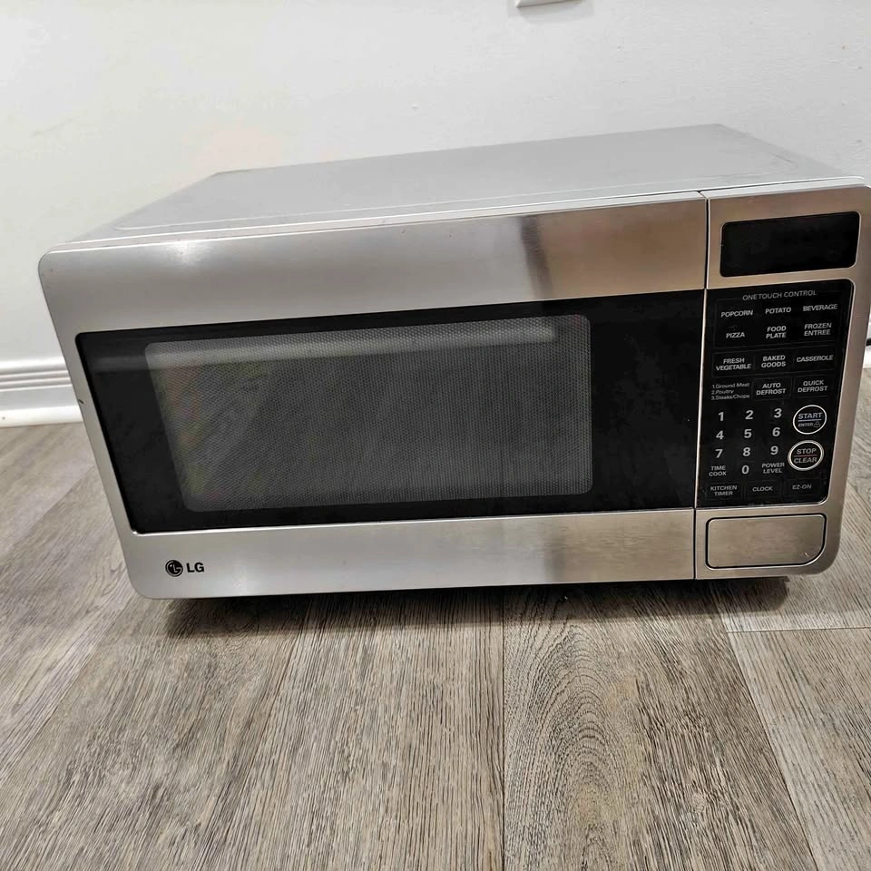 LG 1000W Silver Microwave LMS1170SS (for parts or repair)