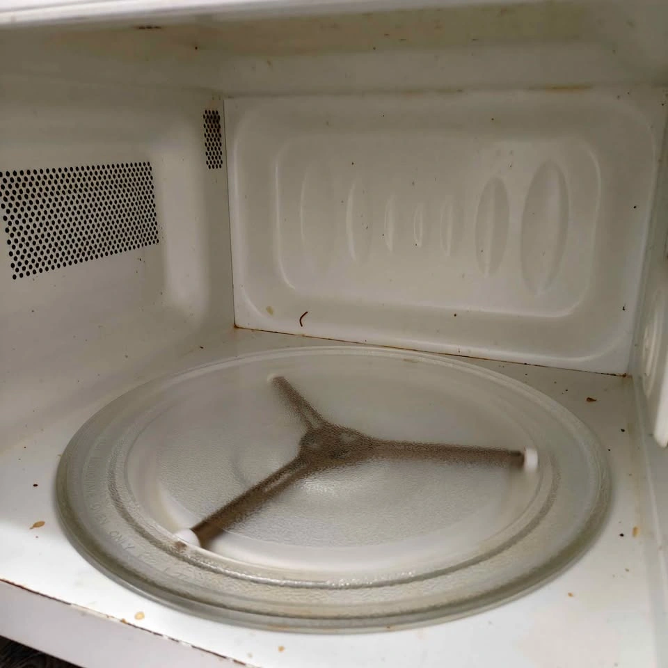 LG 1000W Silver Microwave LMS1170SS (for parts or repair) - photo 5