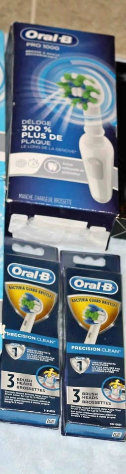 Oral B Pro 1000 Toothbrush & Replacement Heads