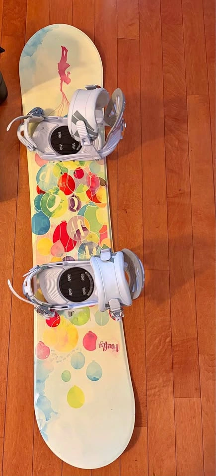 Snowboard (130 cm) with bindings