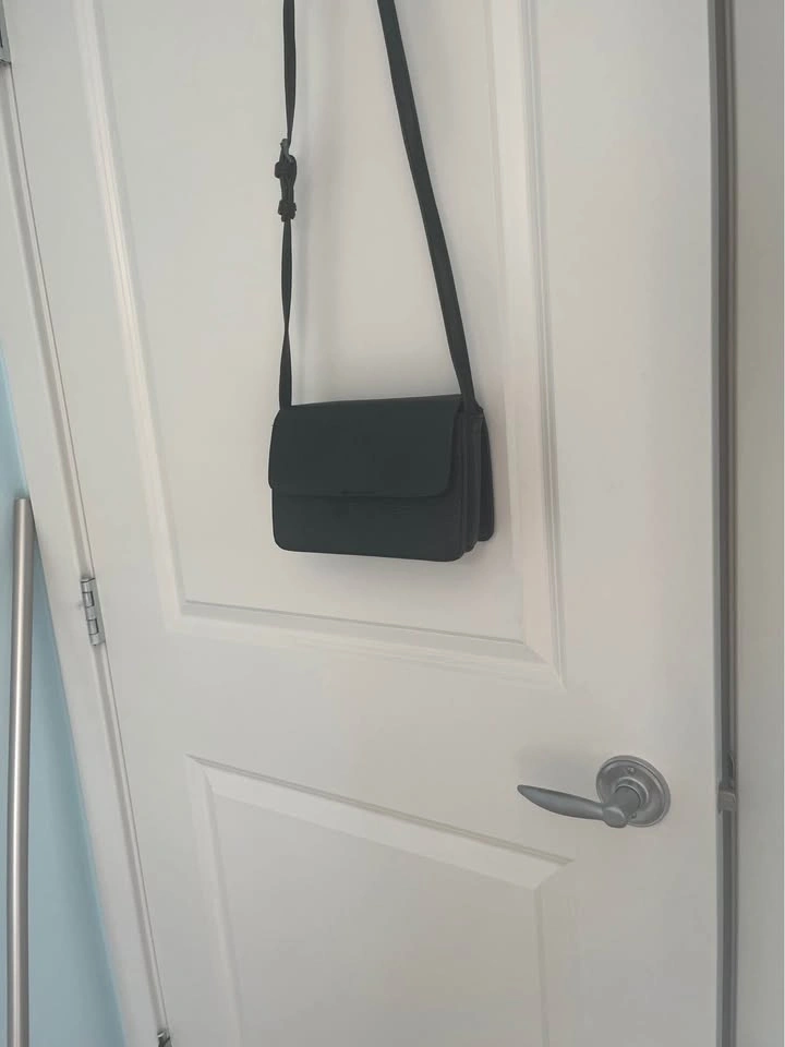 Leather black crossbody bag - photo 2