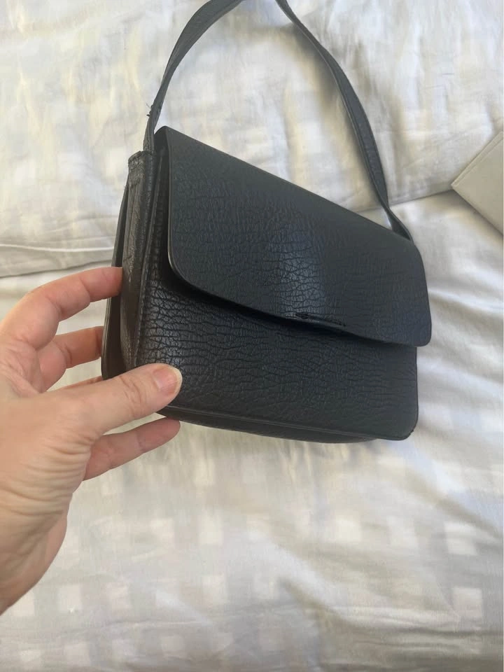 Leather black crossbody bag - photo 5