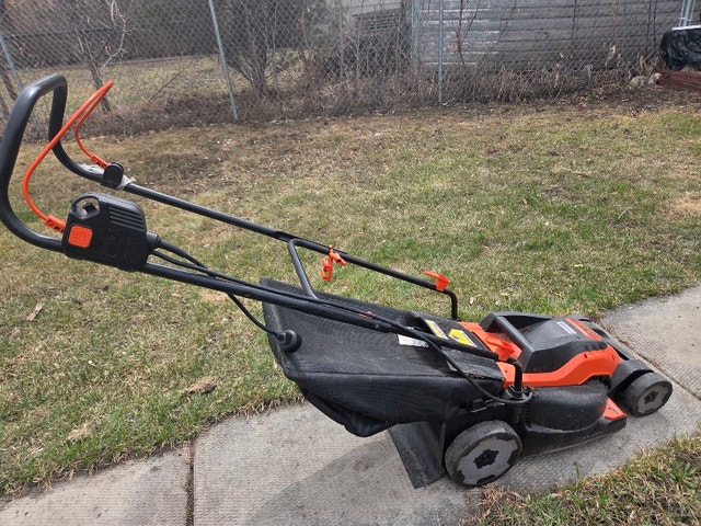 Black and Decker Lawn Mower - photo 2