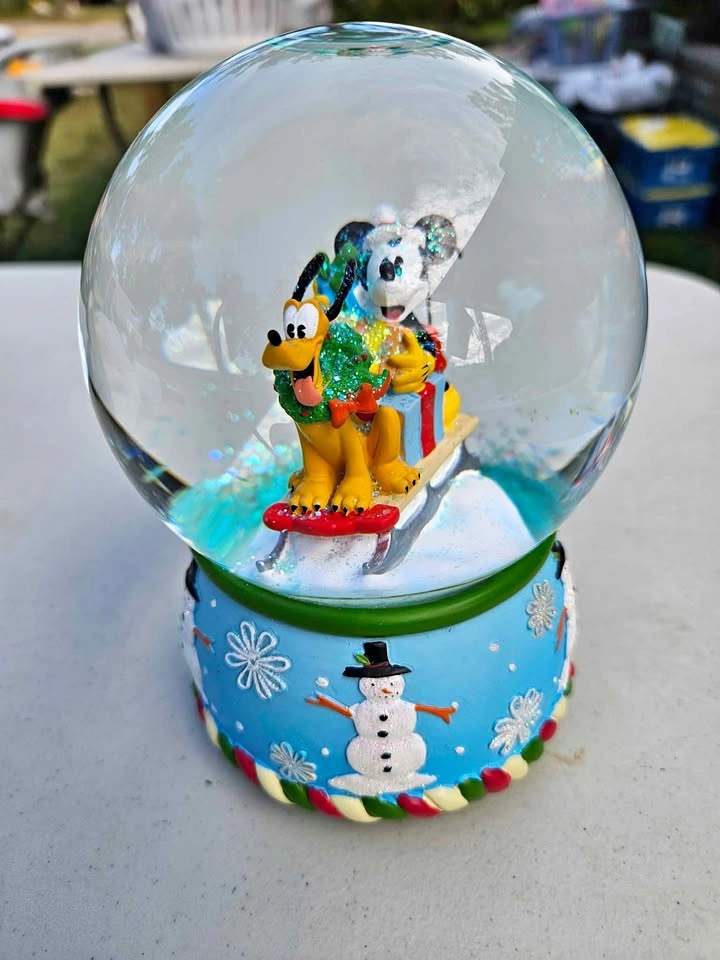 New Disney "Jingle Bells" Wind Up Musical Snow Globe