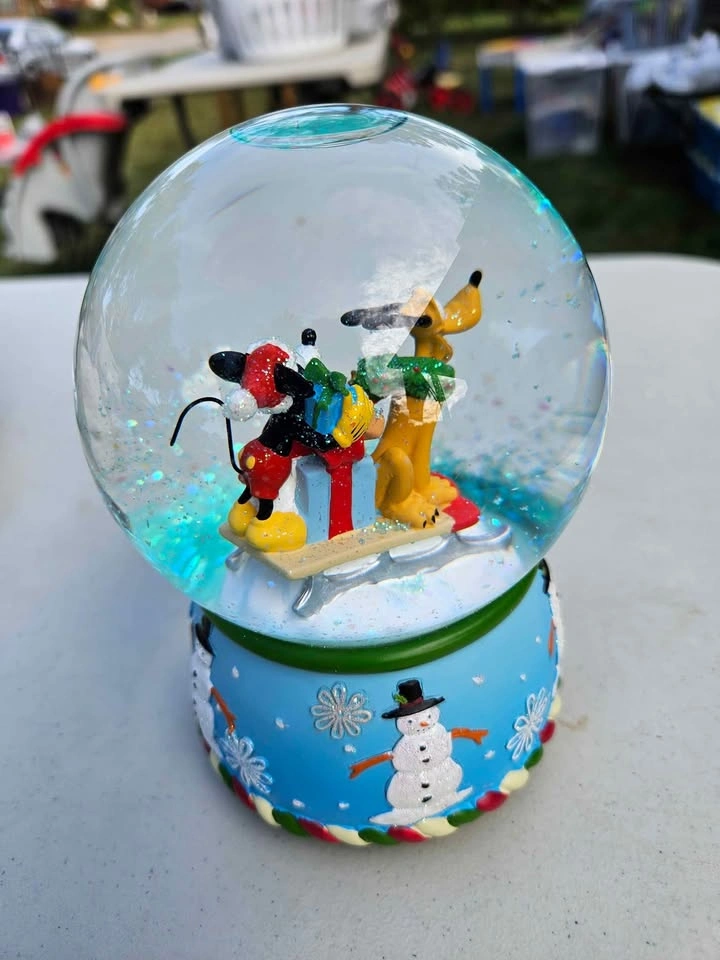 New Disney "Jingle Bells" Wind Up Musical Snow Globe - photo 3