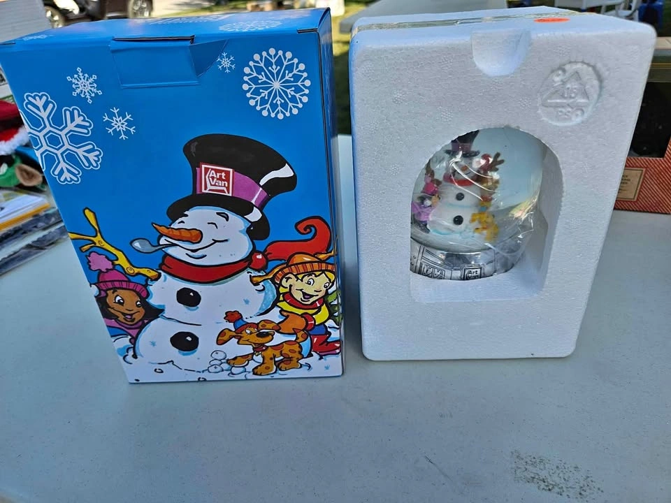 New Art Van Christmas Snow Globe in Original Packaging