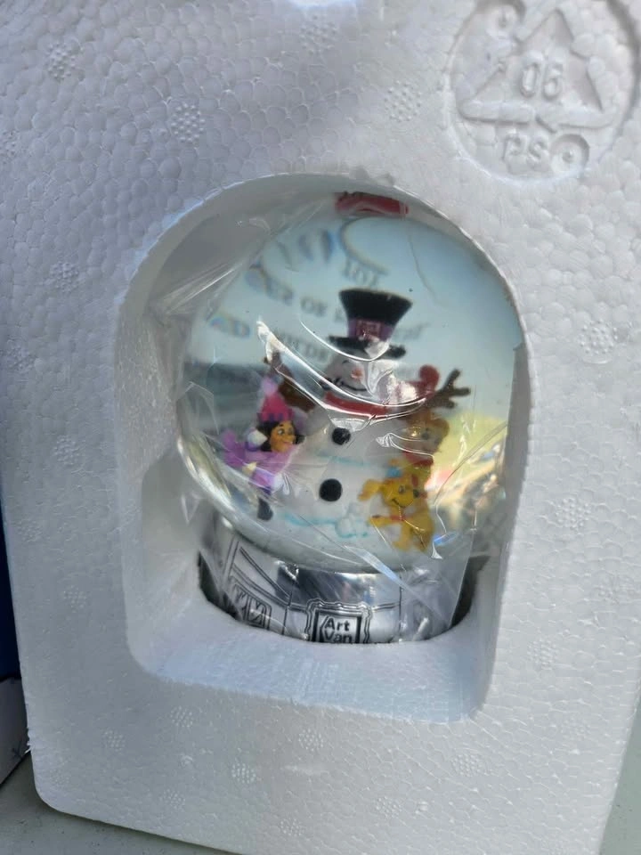New Art Van Christmas Snow Globe in Original Packaging - photo 4