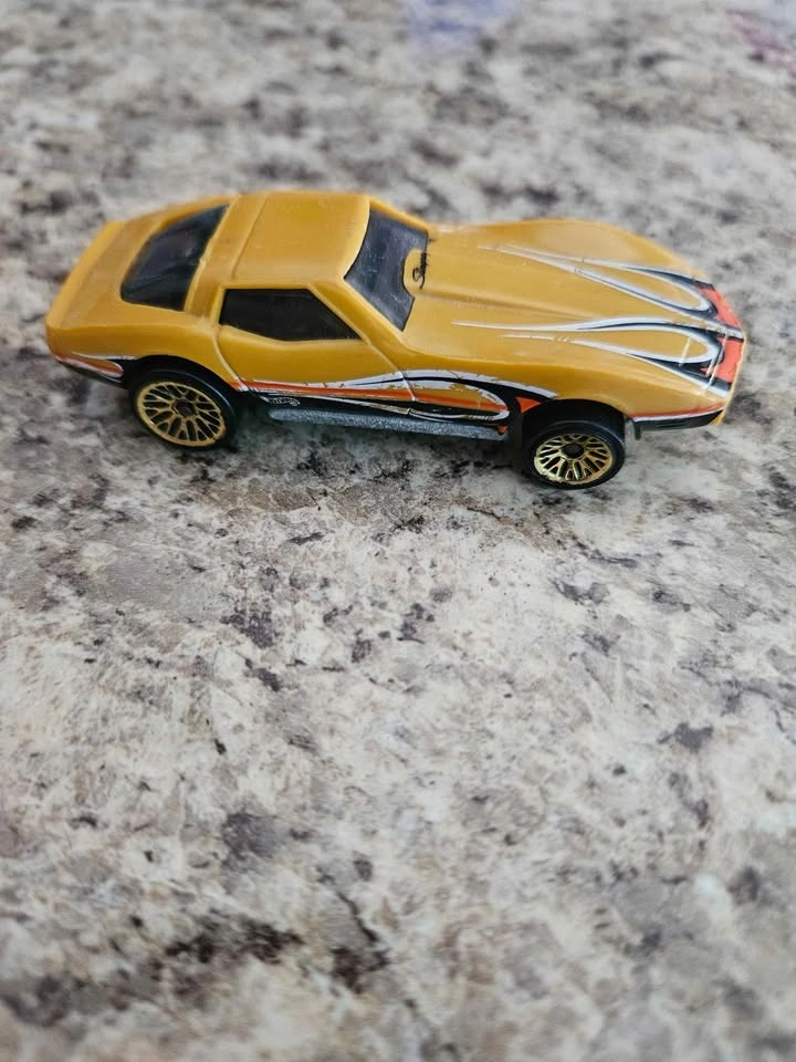 Vintage Hot Wheels Chevy Corvette Stingray Tan w/ Flames - photo 2