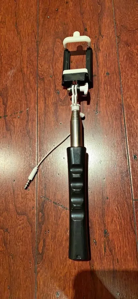 NEW SELFIE STICK thumbnail