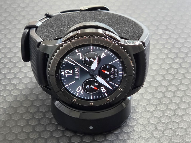 Samsung Gear S3 Frontier Smartwatch - Excellent Condition + Extr