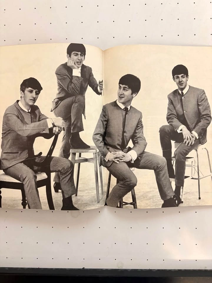 Vintage Beatles Magazine & John Lennon Stamps - photo 4