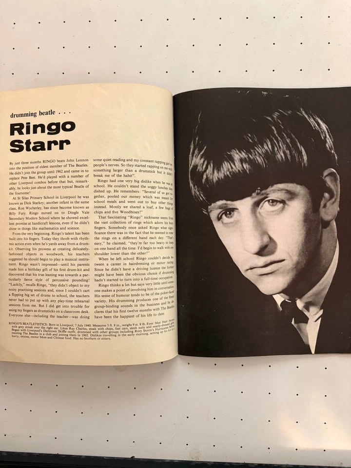 Vintage Beatles Magazine & John Lennon Stamps - photo 5