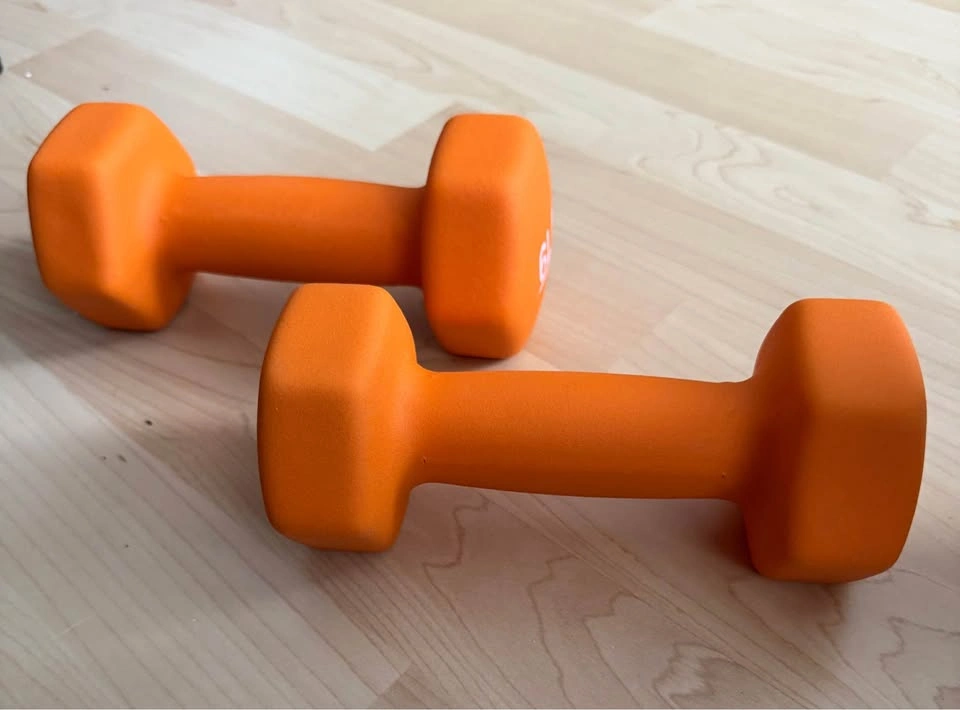 New 6LB Amazon Basics Neoprene Dumbbell Pair – Vibrant Orange! - photo 2