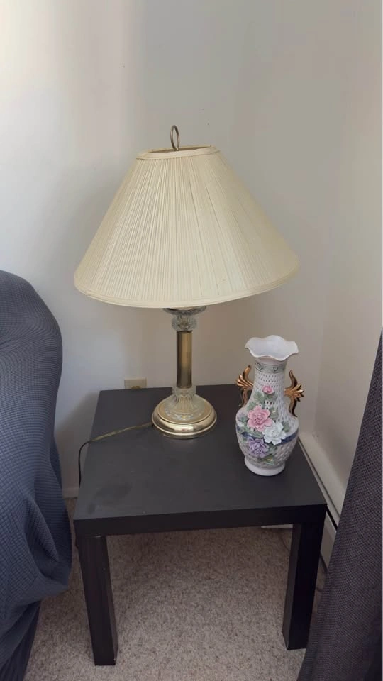 Set of 2 Matching Side Table Lamps and Side Table - photo 2