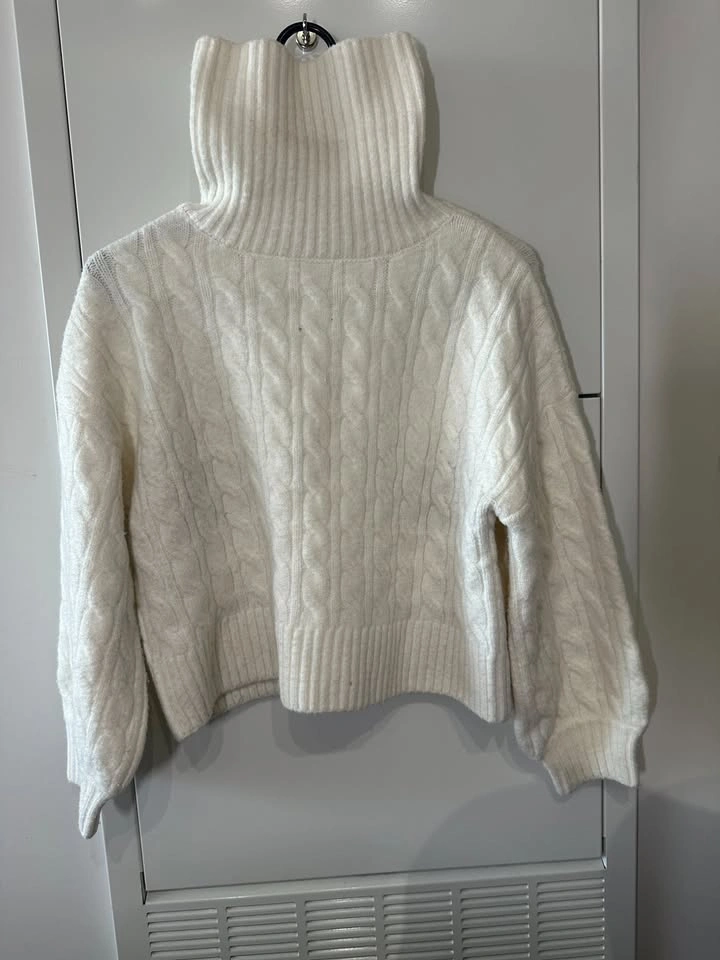 Women's Cream Cable Knit Turtleneck Sweater (Size S) [Mixxo]