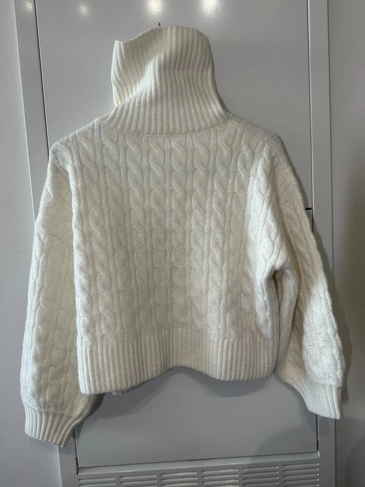 Women's Cream Cable Knit Turtleneck Sweater (Size S) [Mixxo] - photo 2