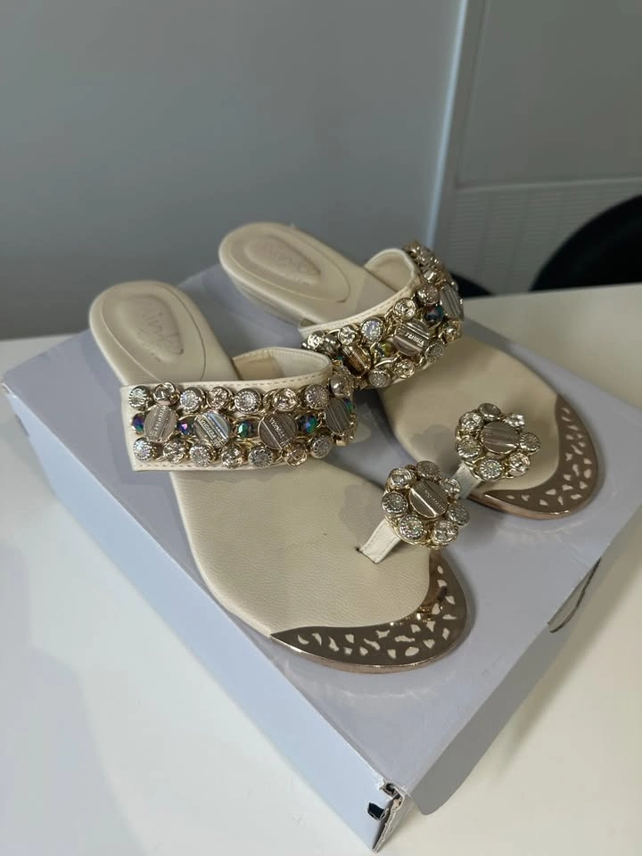 Women’s Embellished Sandals (Size 6–7) – Cream & Gold - photo 3