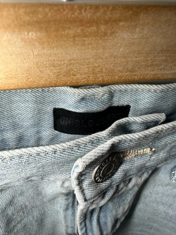 Uniqlo Light Wash Denim Shorts (Waist 26) – Distressed Raw Hem - photo 2