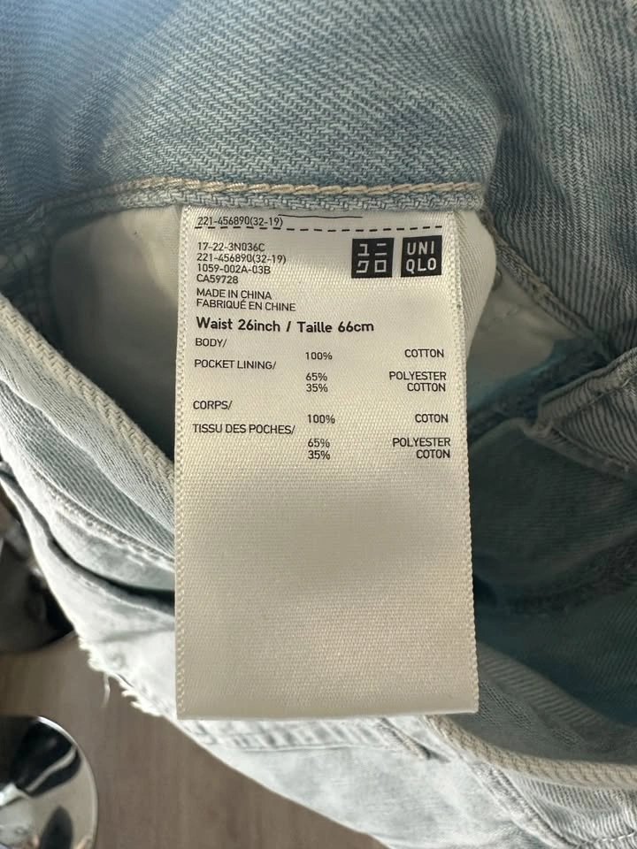 Uniqlo Light Wash Denim Shorts (Waist 26) – Distressed Raw Hem - photo 5