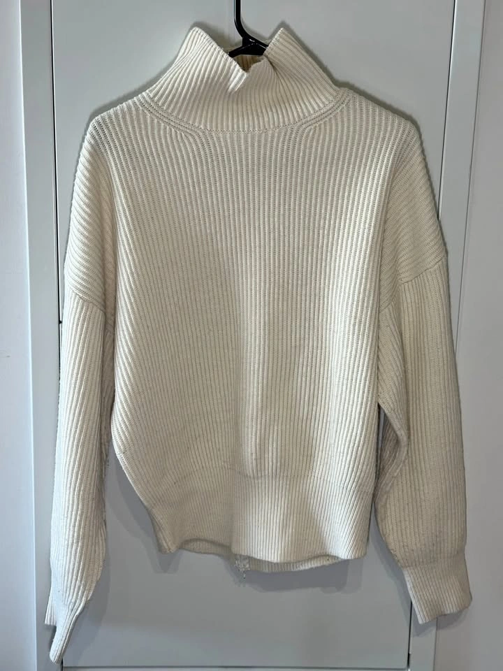 Cream Ribbed Turtleneck Sweater (Size S) [8 Seconds]