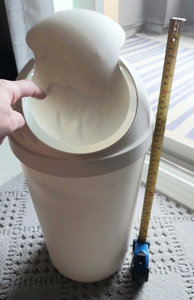Trash Can - White Plastic - photo 2