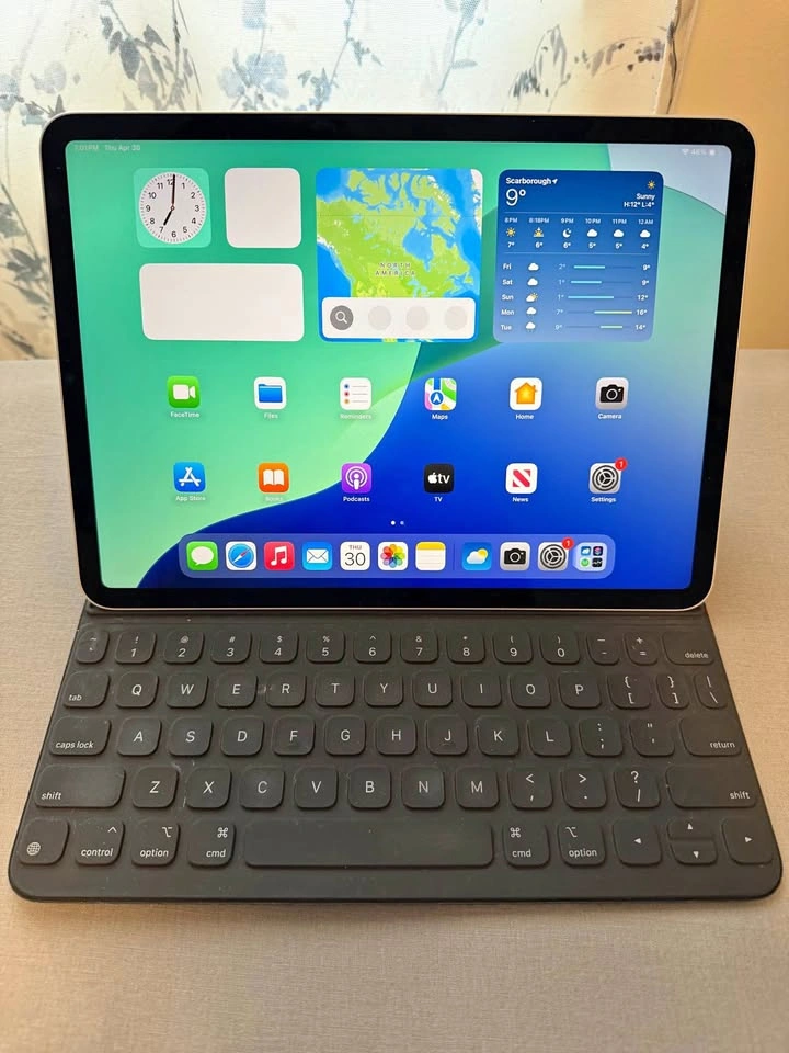iPad Pro M1 11 inch w/ Keyboard