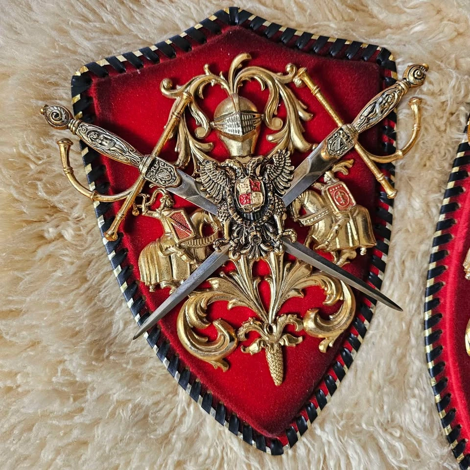 Vintage Medieval Gothic Spanish Coat of Arms Wall Plaque Set 80s - photo 2